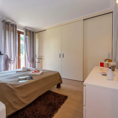 Monate Apartment Travedona